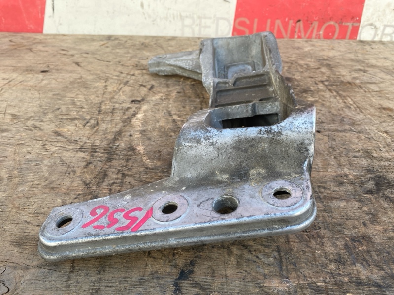 Кронштейн АКПП 6HP19 на BMW 5 E60 / БМВ 5 Е60 2007-2010г.\nС двигателя 3.0 N52B30B АКПП 6HP19\nОригинал. \nВ отличном состоянии.\nКонтрактная запчасть из Японии.\nГарантия на установку.\nОтправим в регионы ТК.