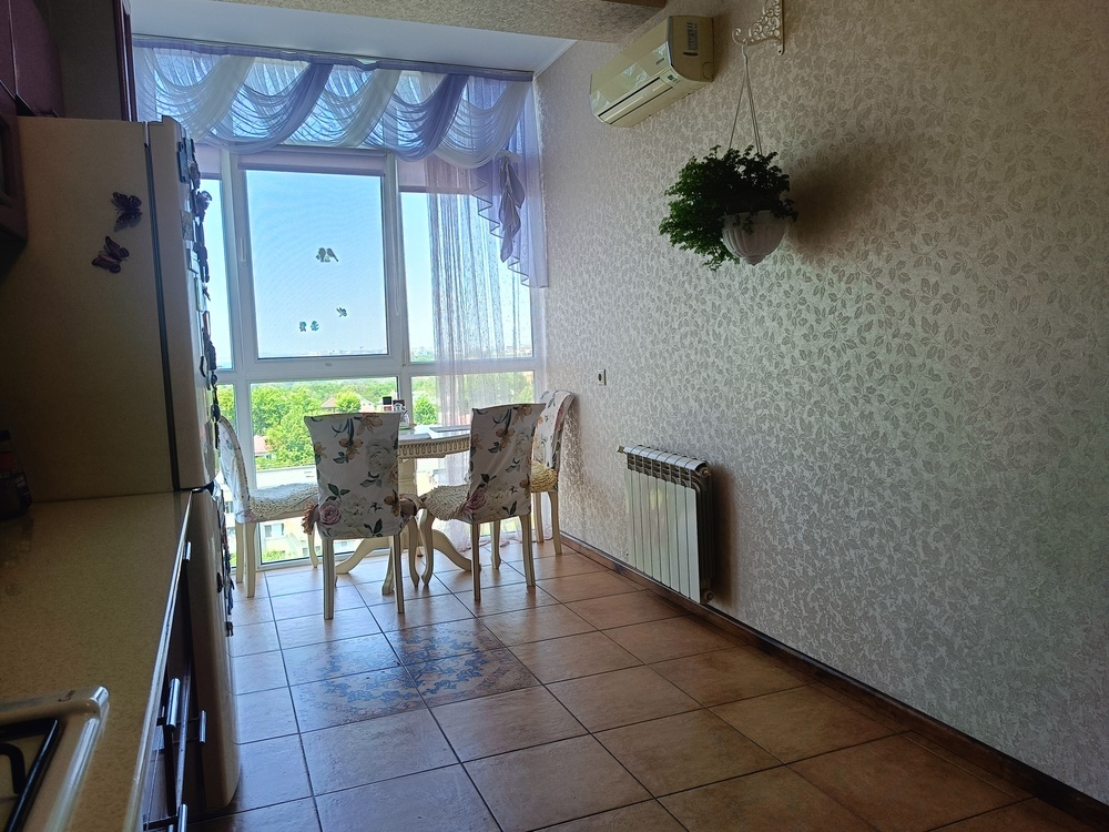 2-к. квартира 77 кв.м, 9/10