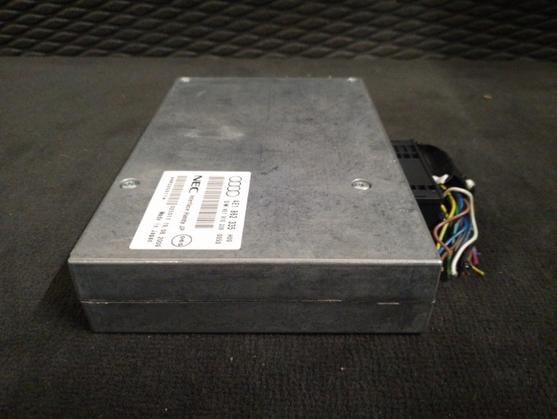 лок управления телефоном MMI NEC на Audi A4 B8 / Ауди А4 Б8 2007-2015г. \nОригинал.\nВ отличном состоянии. Рабочий.\nКонтрактная запчасть из Японии. Гарантия на проверку. Отправим в регионы ТК.\nНа этот автомобиль есть и другие запчасти.