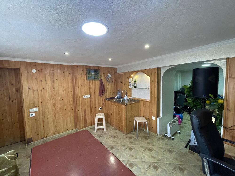 5-к. квартира 95 кв.м, 1/2