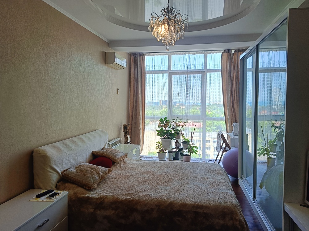 2-к. квартира 77 кв.м, 9/10