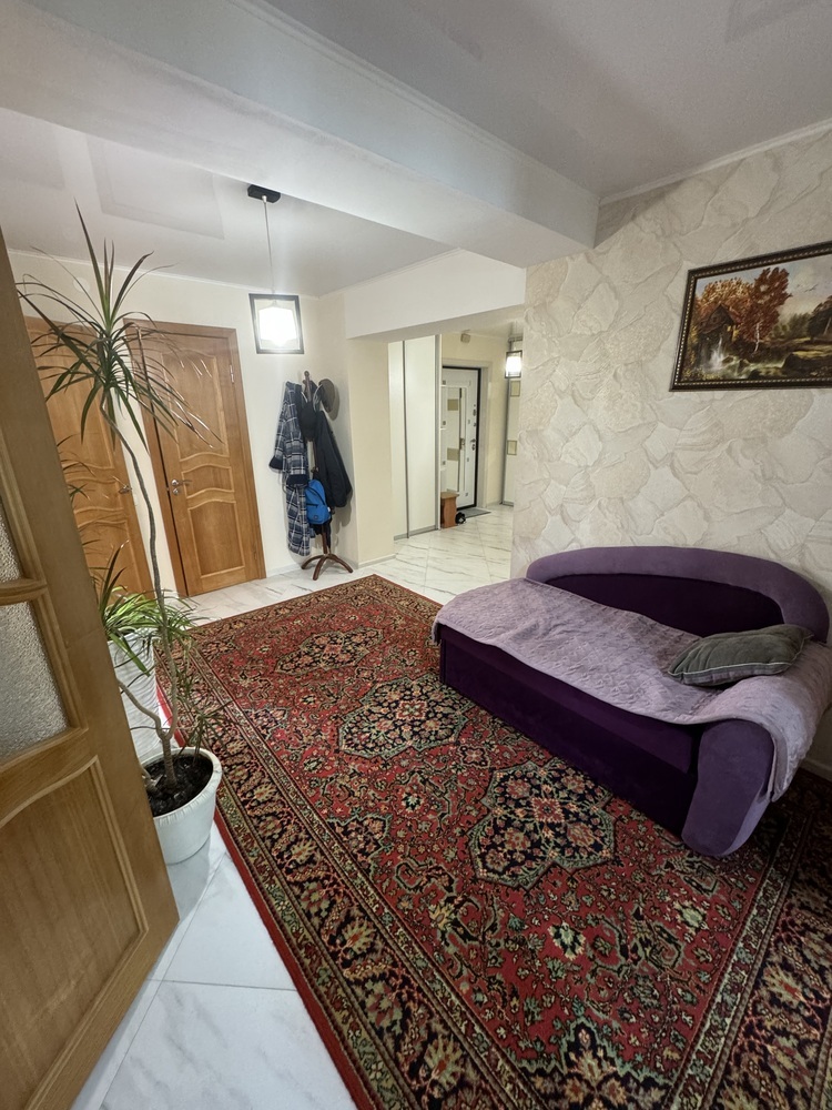 2-к. квартира 73 кв.м, 3/8