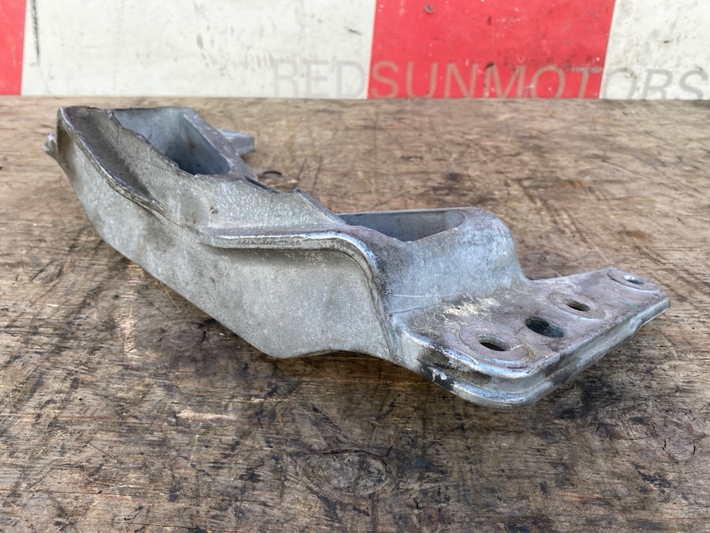 Кронштейн АКПП 6HP19 на BMW 5 E60 / БМВ 5 Е60 2007-2010г.\nС двигателя 3.0 N52B30B АКПП 6HP19\nОригинал. \nВ отличном состоянии.\nКонтрактная запчасть из Японии.\nГарантия на установку.\nОтправим в регионы ТК.