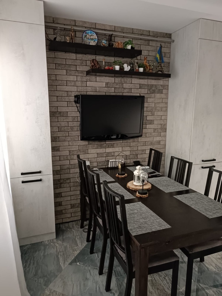 2-к. квартира 73 кв.м, 1/4