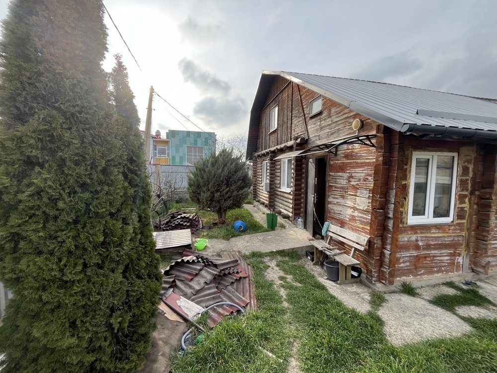 Дом 100 кв.м на участке 8 сот