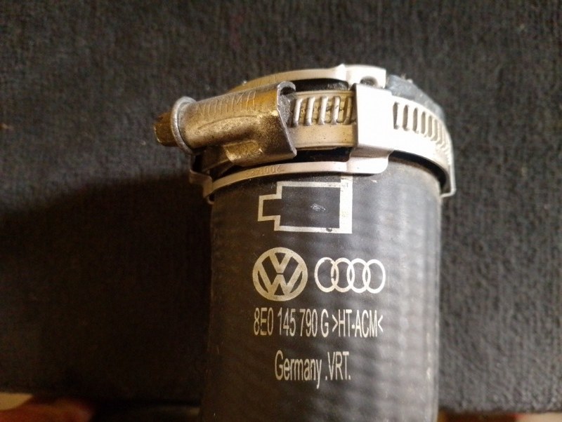 Патрубок интеркулера на Audi A4 B7 2.0 BWE 2005 г.\nОригинал. \nС двигателя 2.0 BWE 2006г\nВ отличном состоянии. Без дефектов.\nС пробег 84000 км по Японии. \nБез пробега по РФ. \nГарантия на установку и проверку.\nКонтрактная запчасть из Японии. \nОтправ