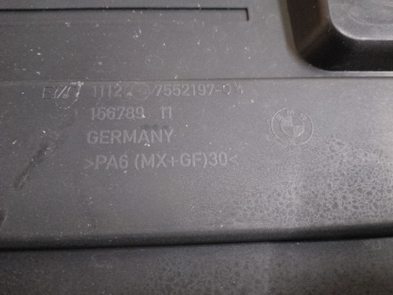Накладка декоративная крышка двигателя / N52 2.5  N51 БМВ Е90 Е70/ BMW 3 Е90 2005—2010г.\nОригинал.\nВ отличном состоянии. Без дефектов.\nКонтрактная запчасть из Японии. Без пробега по РФ. Отправим в регионы ТК.