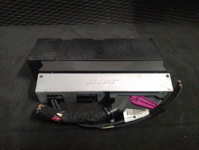 Усилитель акустической системы BOSE на Audi A6 C6 4F / Ауди А6 С6 4Ф 2006-2012г.\nОригинал.\nВ отличном состоянии. Без дефектов.\nГарантия на установку и проверку.\nКонтрактная запчасть из Японии. \nОтправим в регионы ТК.\nНа этот автомобиль есть и другие
