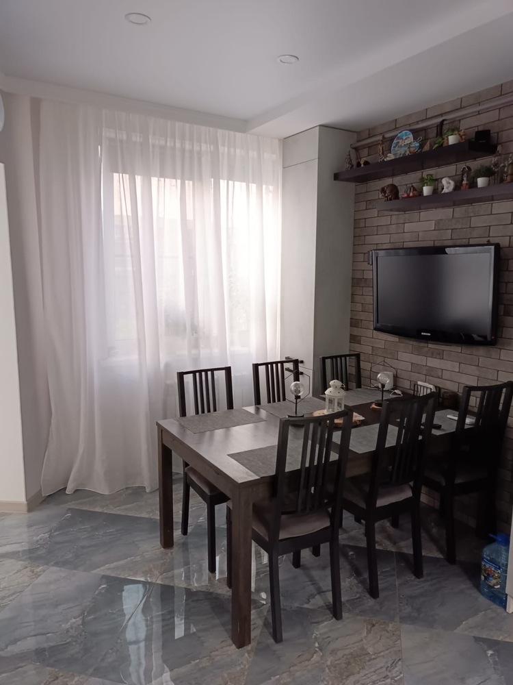 2-к. квартира 73 кв.м, 1/4