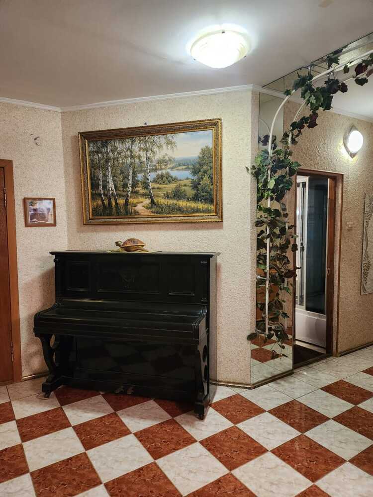 3-к. квартира 130 кв.м, 1/10