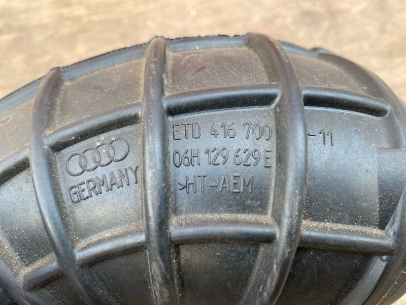 Патрубок воздушного фильтра на Audi A4 B8 2.0 CDN 2011-2015г.\nОригинал. \nВ отличном состоянии. \nБез дефектов. \nКонтрактная запчасть из Японии. \nБез пробега по РФ. \nОтправим в регионы ТК.