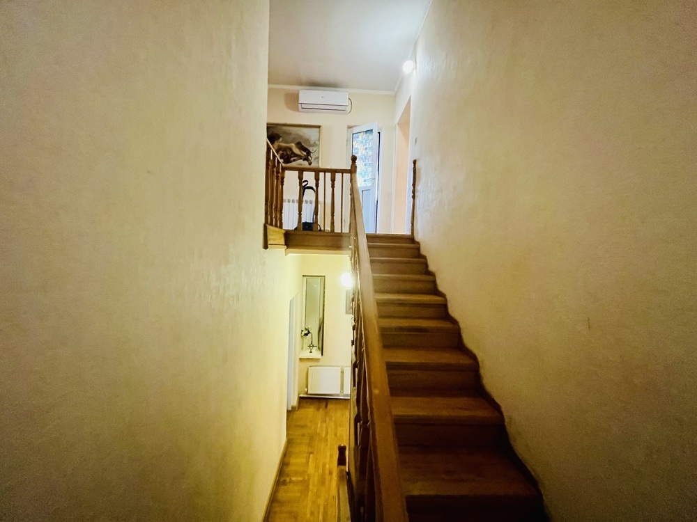Дом 180 кв.м на участке 3.5 сот
