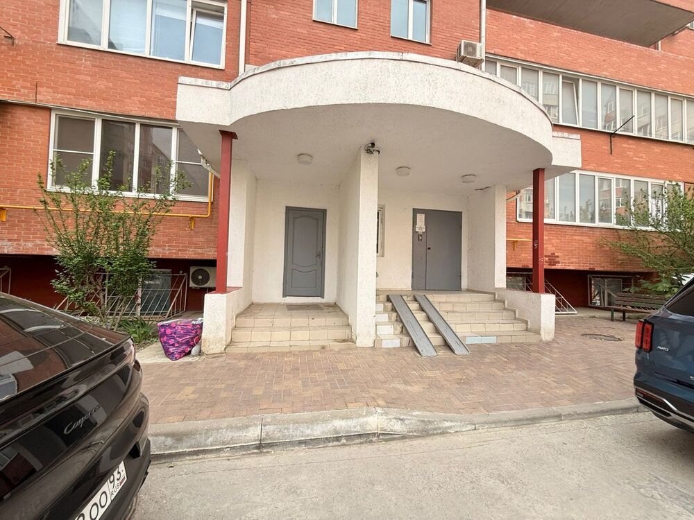 2-к. квартира 81 кв.м, 7/9