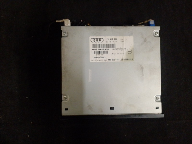 Блок управления навигацией на Audi Q7 4L / Ауди Q7 4Л 2006-2012г.\nОригинал.\nВ отличном состоянии. Без дефектов.\nГарантия на установку и проверку.\nКонтрактная запчасть из Японии. \nОтправим в регионы ТК.\nНа этот автомобиль есть и другие запчасти.