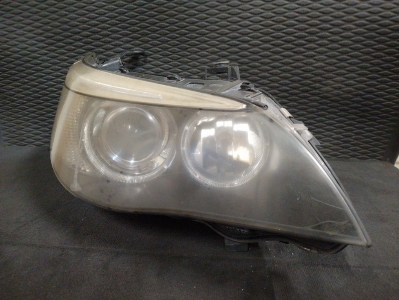Фара передняя правая на БМВ 5 Е60 Е61 / BMW 5 Е60 Е61 2003-2009г.\nОригинал.\nВ хорошем состоянии. Без дефектов, все крепления целые.\nКонтрактная запчасть из Японии. Без пробега по РФ.\nОтправим в регионы ТК.