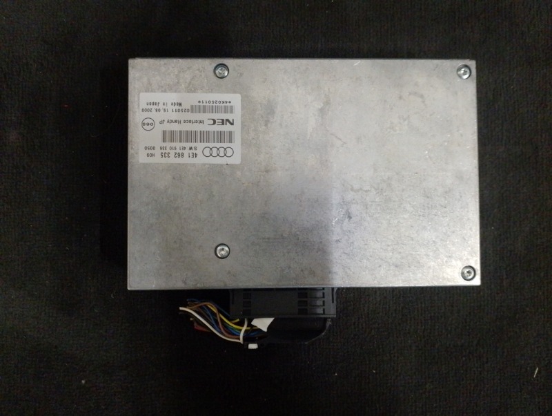 лок управления телефоном MMI NEC на Audi A4 B8 / Ауди А4 Б8 2007-2015г. \nОригинал.\nВ отличном состоянии. Рабочий.\nКонтрактная запчасть из Японии. Гарантия на проверку. Отправим в регионы ТК.\nНа этот автомобиль есть и другие запчасти.
