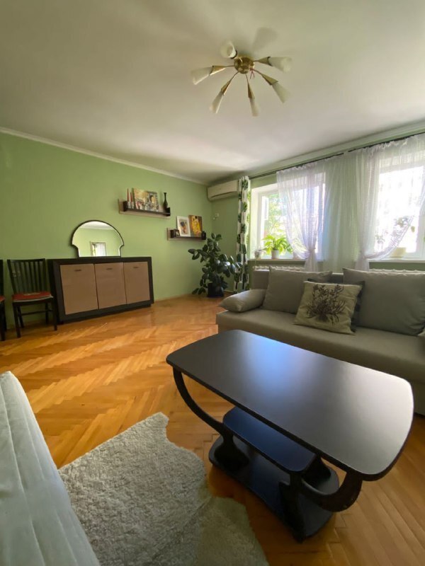 2-к. квартира 123 кв.м, 1/9