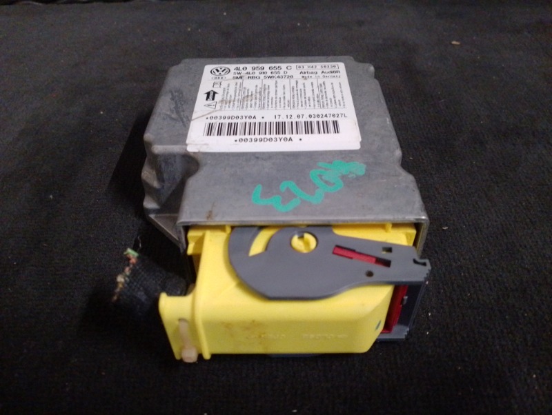 Блок управления AIR BAG на Audi Q7 4L / Ауди Q7 4Л 2006-2012г.\nОригинал.\nВ отличном состоянии. Без дефектов.\nГарантия на установку и проверку.\nКонтрактная запчасть из Японии. \nОтправим в регионы ТК.\nНа этот автомобиль есть и другие запчасти.