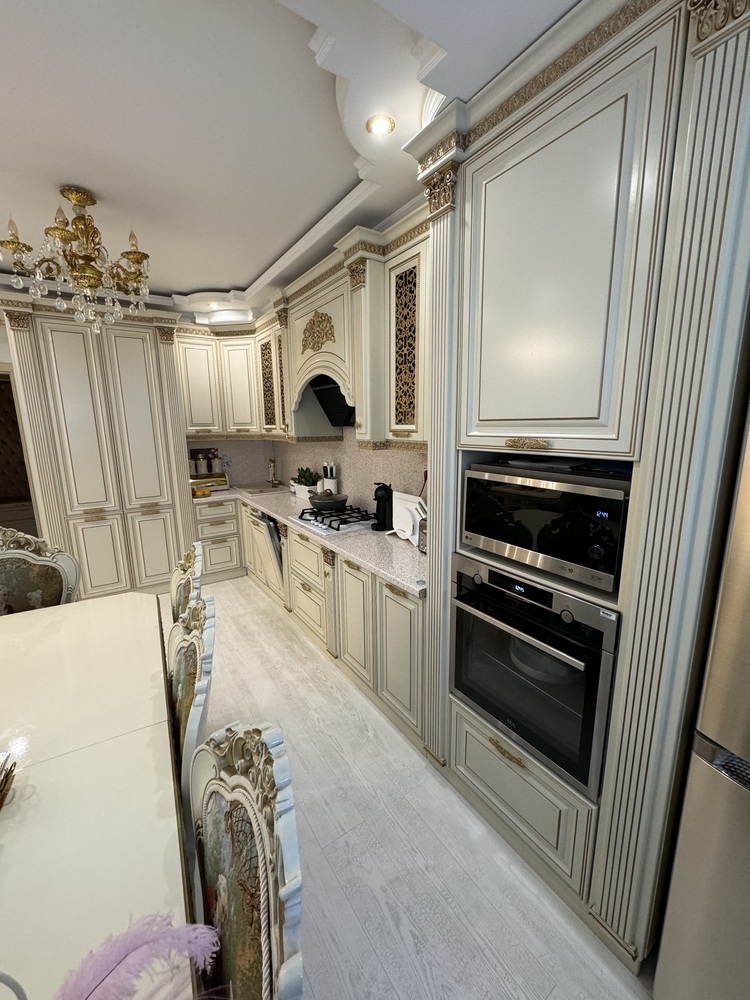 3-к. квартира 81 кв.м, 2/9