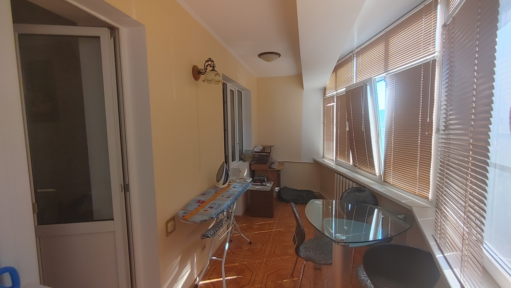 2-к. квартира 65 кв.м, 4/6
