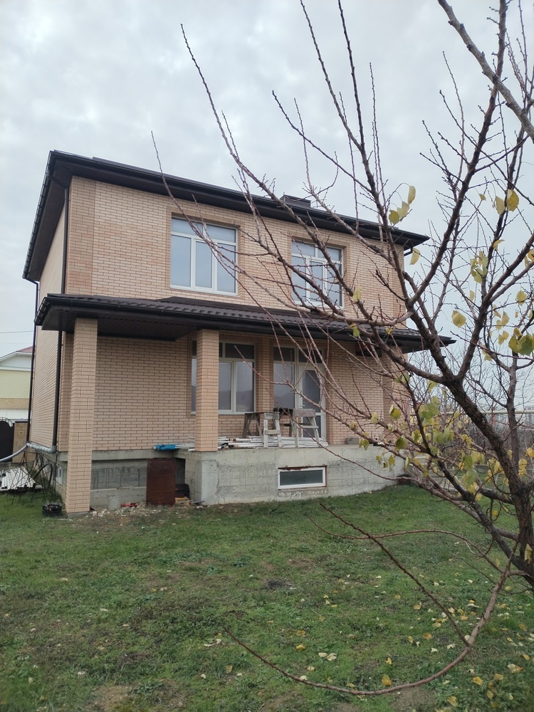 Дом 221 кв.м на участке 5 сот