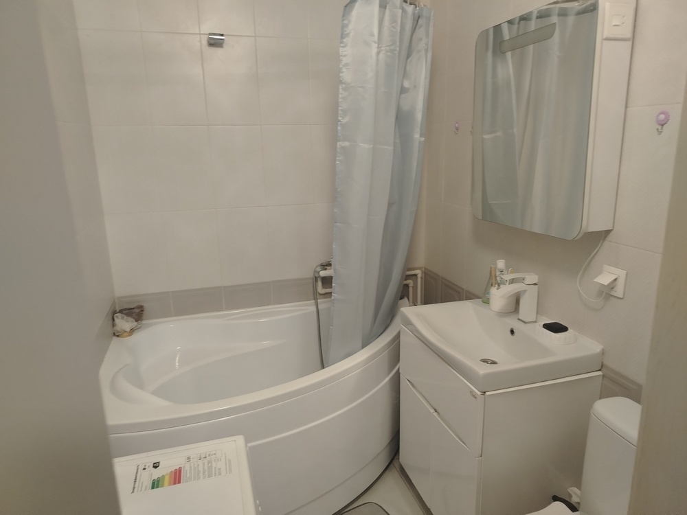 2-к. квартира 68 кв.м, 1/12