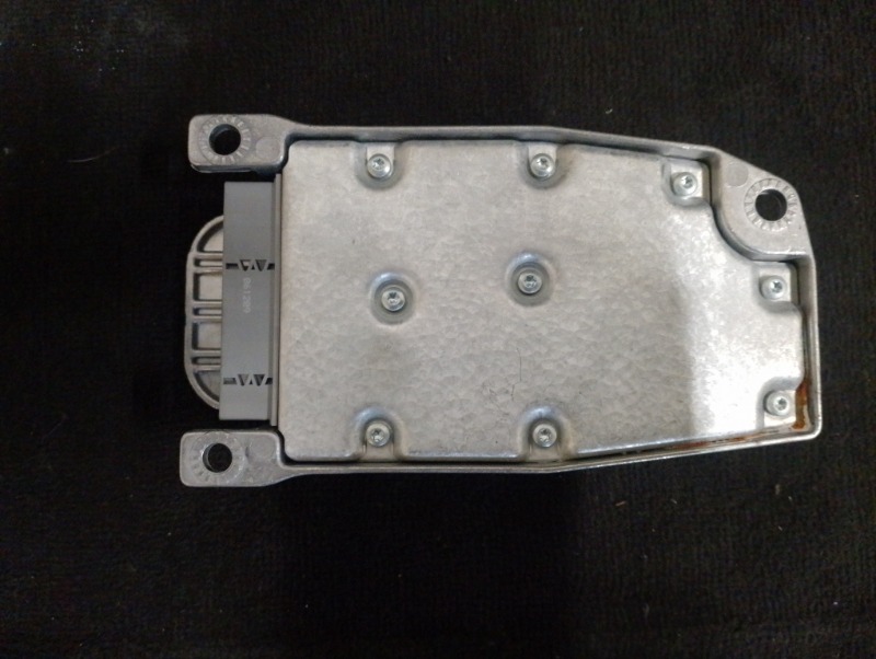 Блок управления AIR BAG / подушкой безопасности БМВ Е60 Е61 / BMW 5 Е60 Е61 2003-2009г.\nОригинал.\nРабочий. Без краш дата.\nКонтрактная запчасть из Японии. Без пробега по РФ. Отправим в регионы ТК.\nНа этот автомобиль есть и другие запчасти.