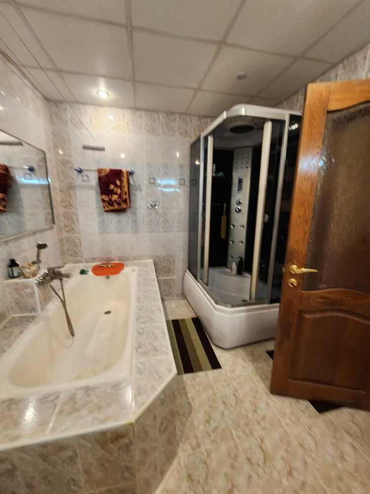 3-к. квартира 130 кв.м, 1/10