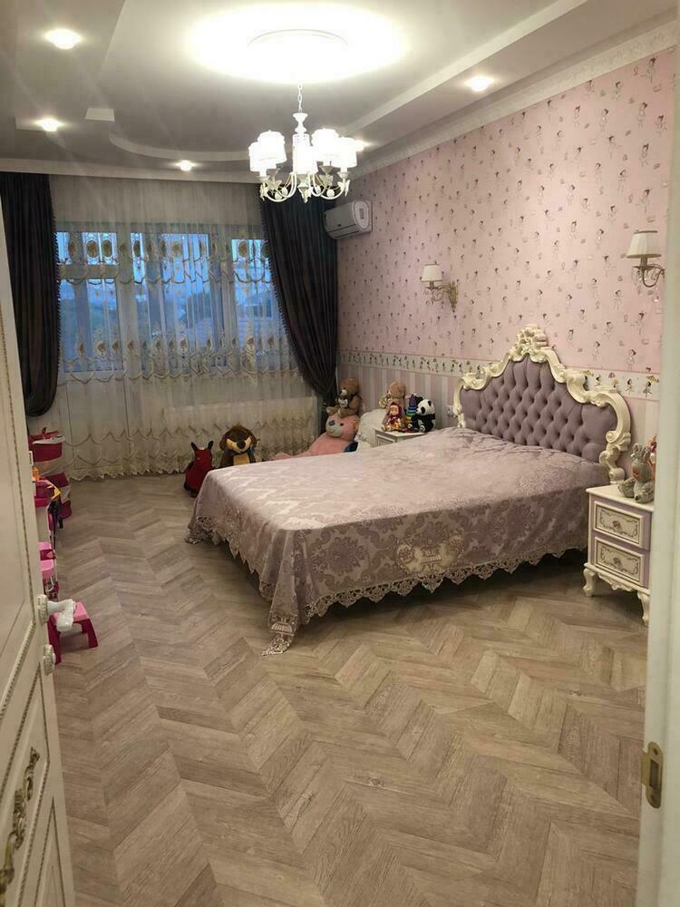 3-к. квартира 165 кв.м, 4/4