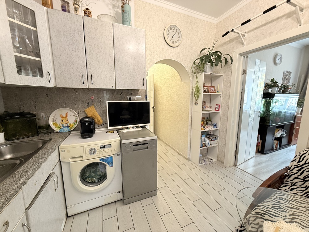 2-к. квартира 82.1 кв.м, 1/2