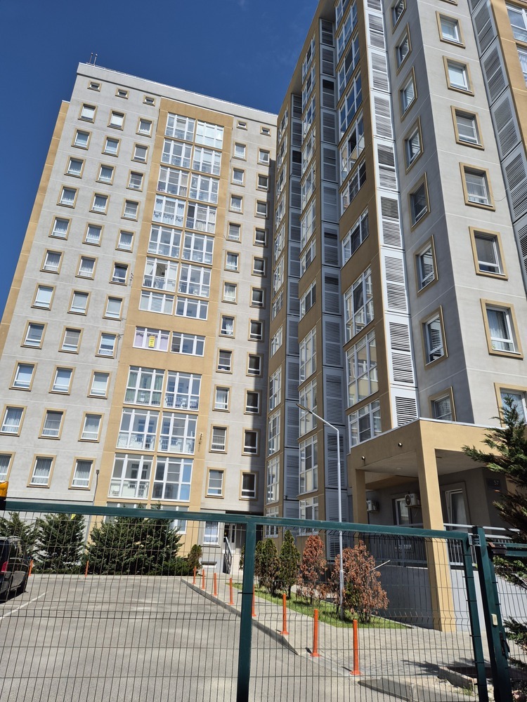 2-к. квартира 65 кв.м, 3/12