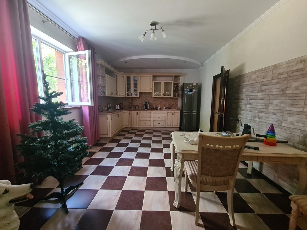 Дом 360 кв.м на участке 10 сот