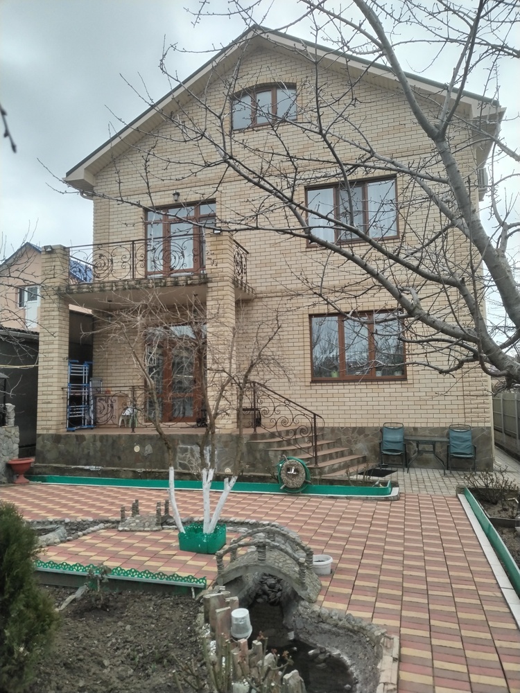 Дом 206 кв.м на участке 4.8 сот
