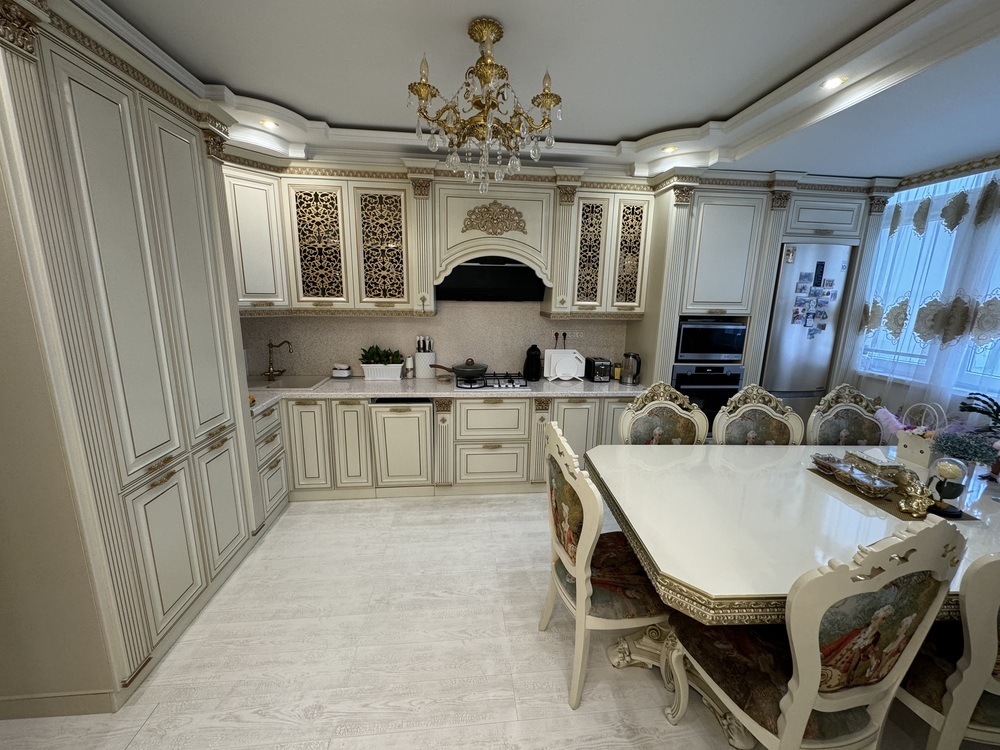 3-к. квартира 81 кв.м, 2/9