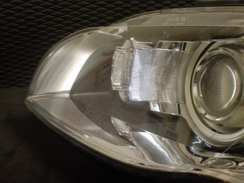 Фара передняя левая на Audi A4 B7 / Ауди А4 Б7 2005-2007г.\nОригинал.\nВ отличном состоянии. Правый руль.\nГарантия на установку и проверку.\nКонтрактная запчасть из Японии. \nОтправим в регионы ТК.\nНа этот автомобиль есть и другие запчасти.