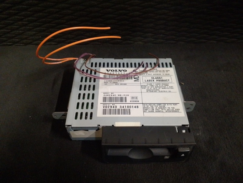 Проигрыватель CD DVD на Volvo XC90 I / Вольво ХС90 2000-2015г.\nОригинал.\nВ отличном состоянии. Без дефектов.\nГарантия на установку и проверку.\nКонтрактная запчасть из Японии. \nОтправим в регионы ТК.\nНа этот автомобиль есть и другие запчасти.