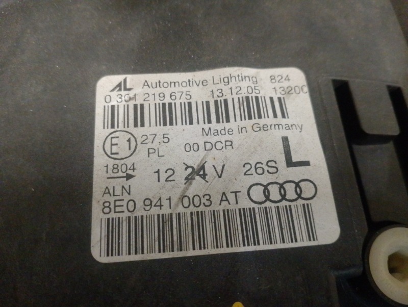 Фара передняя левая на Audi A4 B7 / Ауди А4 Б7 2005-2007г.\nОригинал.\nВ отличном состоянии. Правый руль.\nГарантия на установку и проверку.\nКонтрактная запчасть из Японии. \nОтправим в регионы ТК.\nНа этот автомобиль есть и другие запчасти.