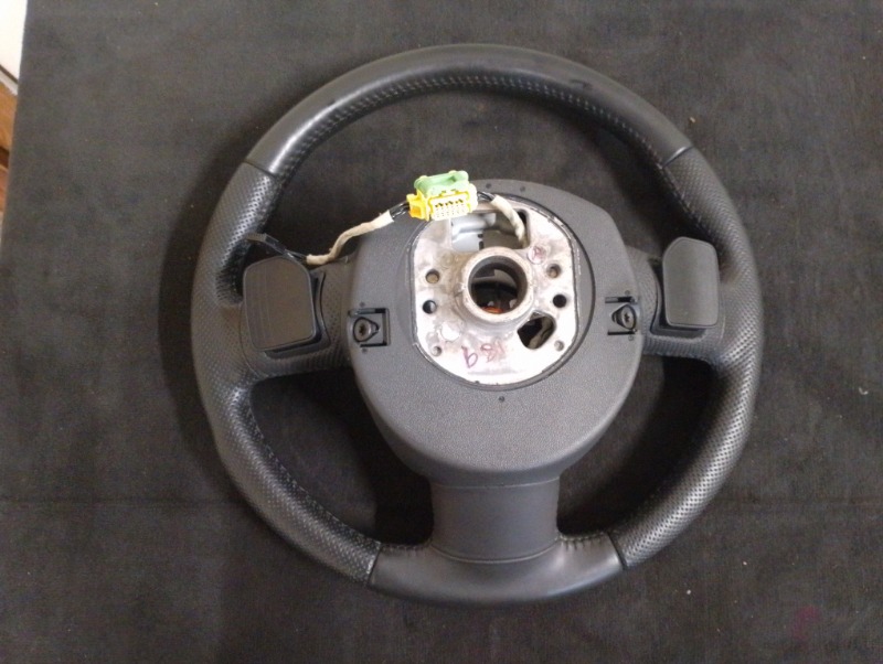 Рулевое колесо с сборе с подушкой безопасности AIR BAG на Audi A4 B8 / Ауди А4 Б8 2007-2015г.\nОригинал.\nВ отличном состоянии. Без дефектов и потертостей.\nГарантия на установку и проверку.\nКонтрактная запчасть из Японии. \nОтправим в регионы ТК.\nНа эт