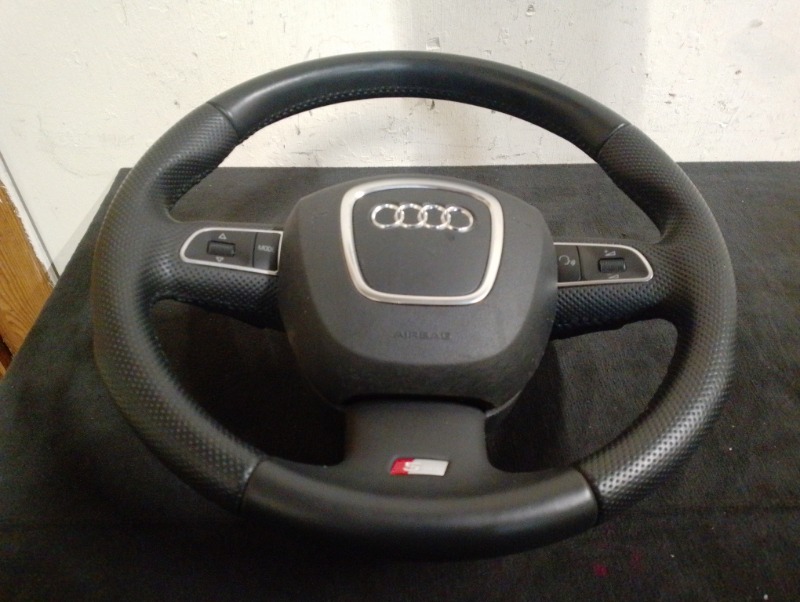 Рулевое колесо с сборе с подушкой безопасности AIR BAG на Audi A4 B8 / Ауди А4 Б8 2007-2015г.\nОригинал.\nВ отличном состоянии. Без дефектов и потертостей.\nГарантия на установку и проверку.\nКонтрактная запчасть из Японии. \nОтправим в регионы ТК.\nНа эт