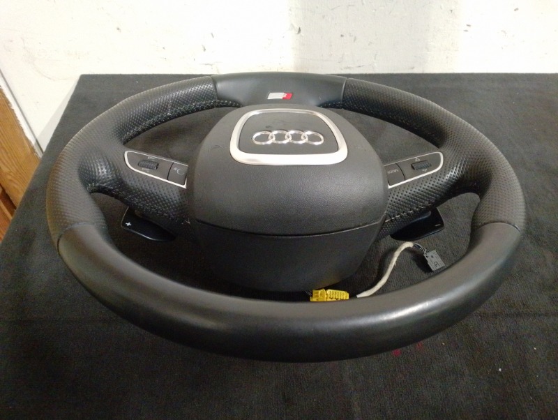 Рулевое колесо с сборе с подушкой безопасности AIR BAG на Audi A4 B8 / Ауди А4 Б8 2007-2015г.\nОригинал.\nВ отличном состоянии. Без дефектов и потертостей.\nГарантия на установку и проверку.\nКонтрактная запчасть из Японии. \nОтправим в регионы ТК.\nНа эт