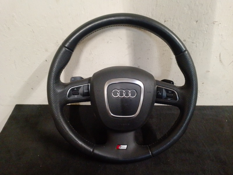 Рулевое колесо с сборе с подушкой безопасности AIR BAG на Audi A4 B8 / Ауди А4 Б8 2007-2015г.\nОригинал.\nВ отличном состоянии. Без дефектов и потертостей.\nГарантия на установку и проверку.\nКонтрактная запчасть из Японии. \nОтправим в регионы ТК.\nНа эт