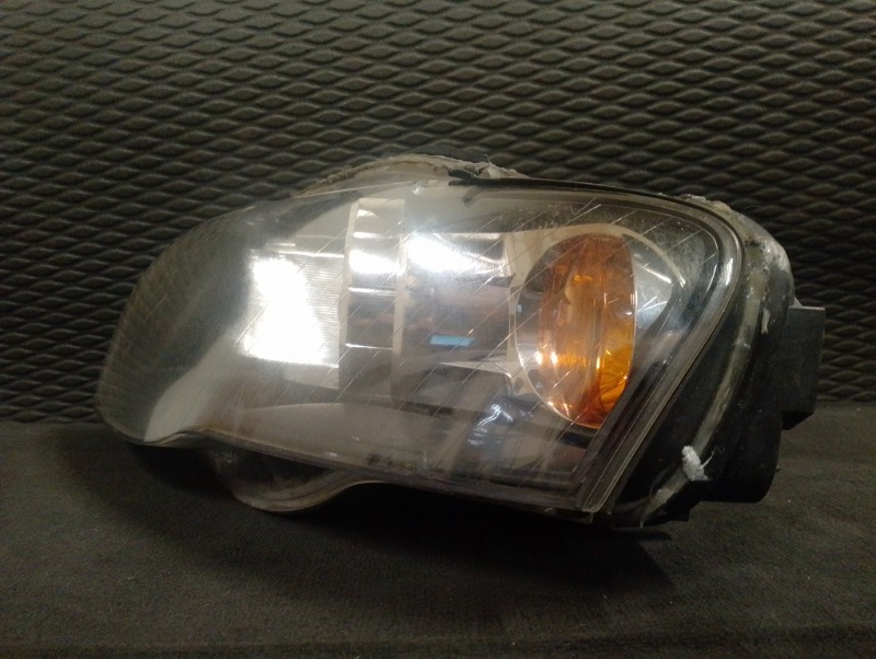 Фара передняя левая на Audi A4 B7 / Ауди А4 Б7 2005-2007г.\nОригинал.\nВ рабочем состоянии. Правый руль.\nГарантия на установку и проверку.\nКонтрактная запчасть из Японии. \nОтправим в регионы ТК.\nНа этот автомобиль есть и другие запчасти.