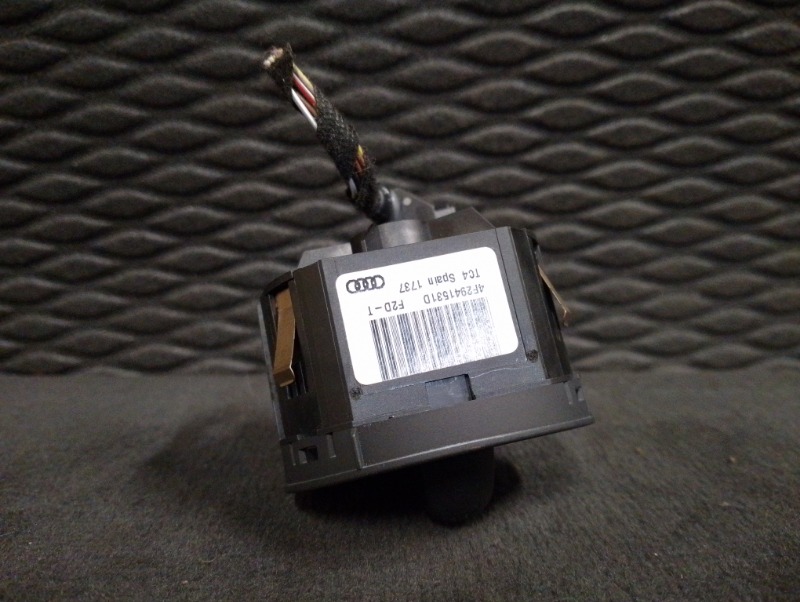 Переключатель света фар на Audi A6 C6 4F / Ауди А6 С6 4Ф 2006-2012г.\nОригинал.\nВ отличном состоянии. \nГарантия на установку и проверку.\nКонтрактная запчасть из Японии. \nОтправим в регионы ТК.\nНа этот автомобиль есть и другие запчасти.