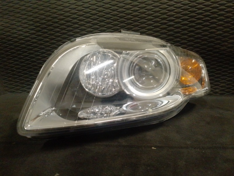 Фара передняя левая на Audi A4 B7 / Ауди А4 Б7 2005-2007г.\nОригинал.\nВ отличном состоянии. Правый руль.\nГарантия на установку и проверку.\nКонтрактная запчасть из Японии. \nОтправим в регионы ТК.\nНа этот автомобиль есть и другие запчасти.