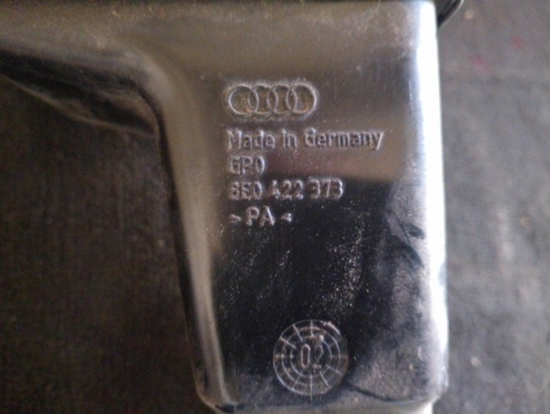 Бачок гидроусилителя руля на Audi A4 B6 / Ауди А4 Б6 2000-2006г.\nОригинал.\nВ отличном состоянии. Без дефектов.\nКонтрактная запчасть из Японии.\nОтправим в регионы ТК.\nПрименимость:\nAudi A4 [B6] 2000-2004\nAudi A4 [B7] 2005-2007