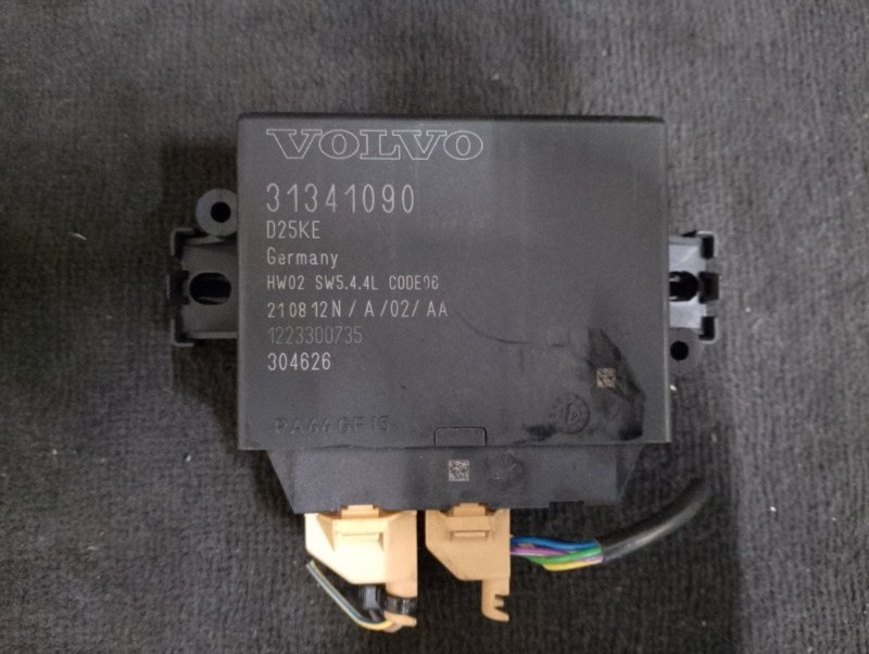 Блок управления парктроником на Volvo S60 II / Вольво 60 С60 2 поколение 2010-2018г.\nОригинал.\nВ отличном состоянии. Без дефектов, рабочий.\nГарантия на установку и проверку.\nКонтрактная запчасть из Японии. \nОтправим в регионы ТК.\nНа этот автомобиль 