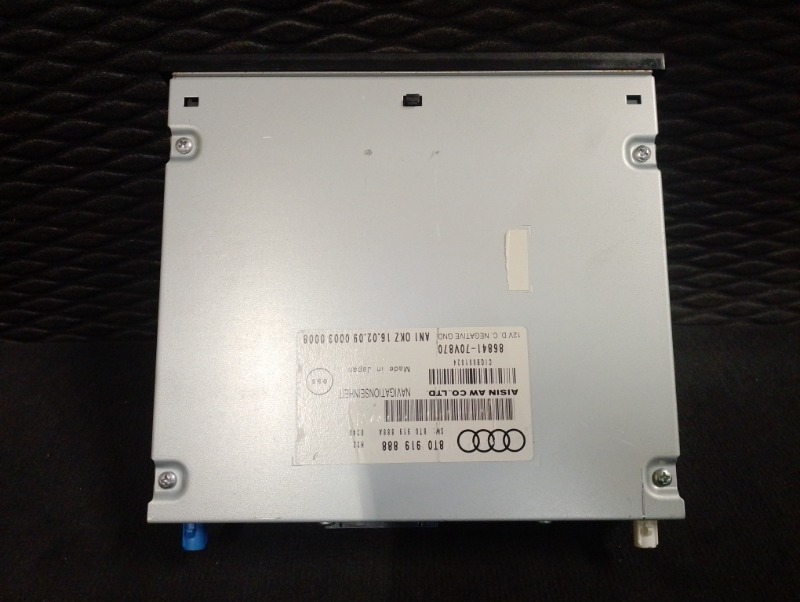 Блок управления навигацией на Audi A4 B8 / Ауди А4 Б8 2007-2015г.\nОригинал.\nВ отличном состоянии. Без дефектов.\nГарантия на установку и проверку.\nКонтрактная запчасть из Японии. \nОтправим в регионы ТК.\nНа этот автомобиль есть и другие запчасти.