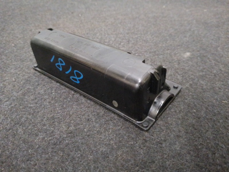 Пепельница передняя на Audi A4 B7 / Ауди А4 Б7 2005-2007г.\nОригинал.\nВ отличном состоянии. Без дефектов.\nГарантия на установку и проверку.\nКонтрактная запчасть из Японии. \nОтправим в регионы ТК.\nНа этот автомобиль есть и другие запчасти.
