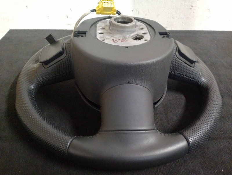 Рулевое колесо с сборе с подушкой безопасности AIR BAG на Audi A4 B8 / Ауди А4 Б8 2007-2015г.\nОригинал.\nВ отличном состоянии. Без дефектов и потертостей.\nГарантия на установку и проверку.\nКонтрактная запчасть из Японии. \nОтправим в регионы ТК.\nНа эт