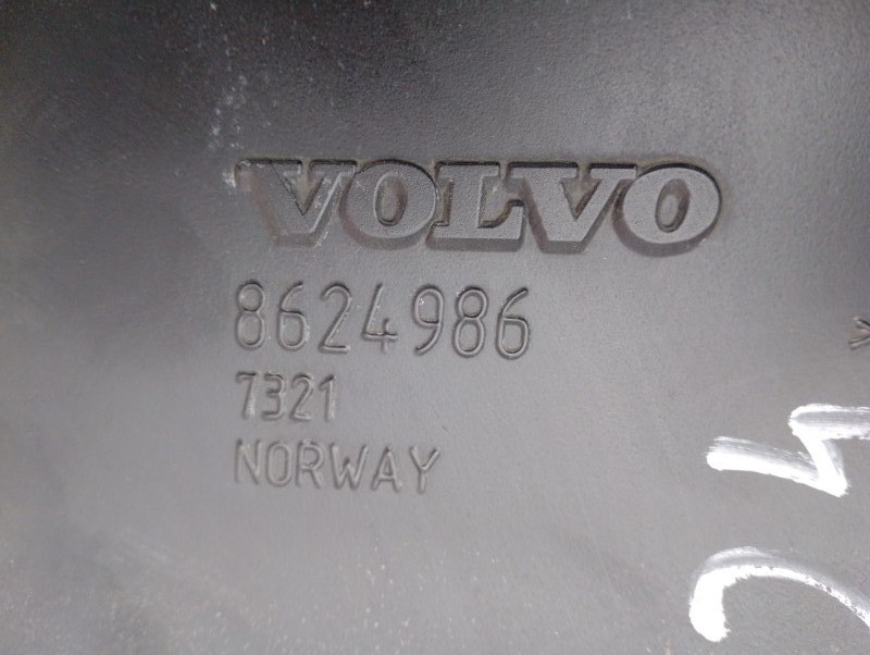 Воздухозаборник на Volvo XC90 I / Вольво ХС90 2000-2015г.\nОригинал.\nВ отличном состоянии. Без дефектов и повреждений.\nГарантия на установку и проверку.\nКонтрактная запчасть из Японии. \nОтправим в регионы ТК.\nНа этот автомобиль есть и другие запчасти